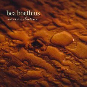 کاور آلبوم زاده میشویم - بئا بوتیوس از Bea Boethius